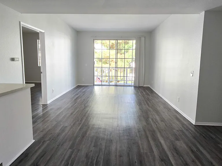 685 Kelton Ave — Photo 19