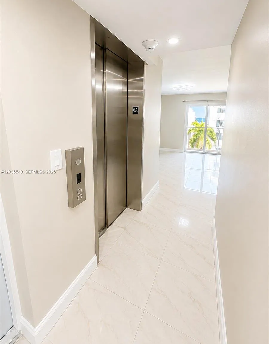 4122 Collins Condo — Photo 3