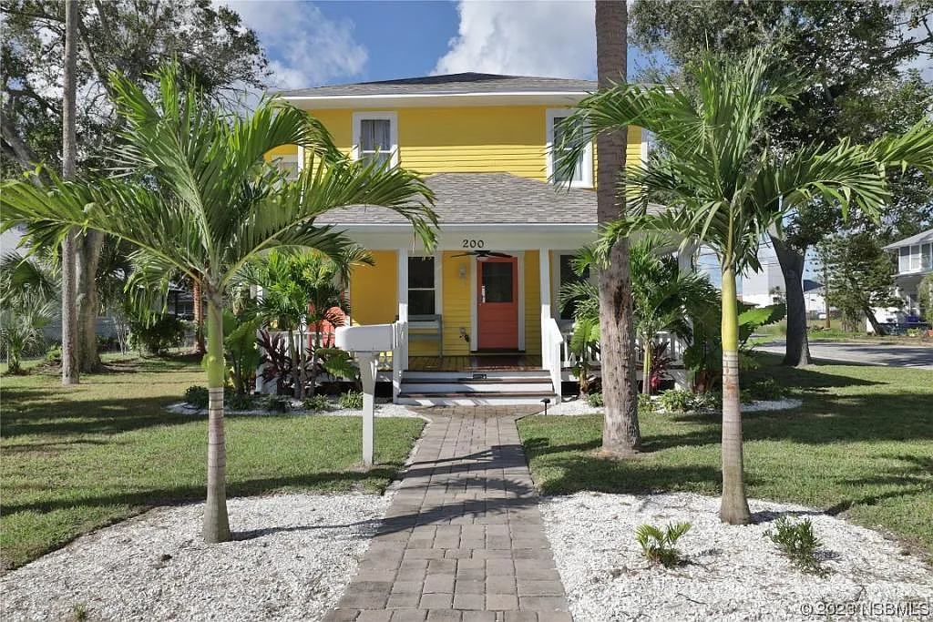 200 Live Oak St — Photo 1