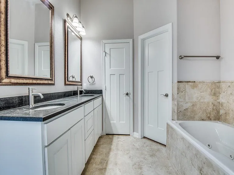 1004 Churchill Dr — Photo 13
