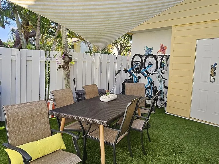 226 Seabreeze Cir — Photo 2
