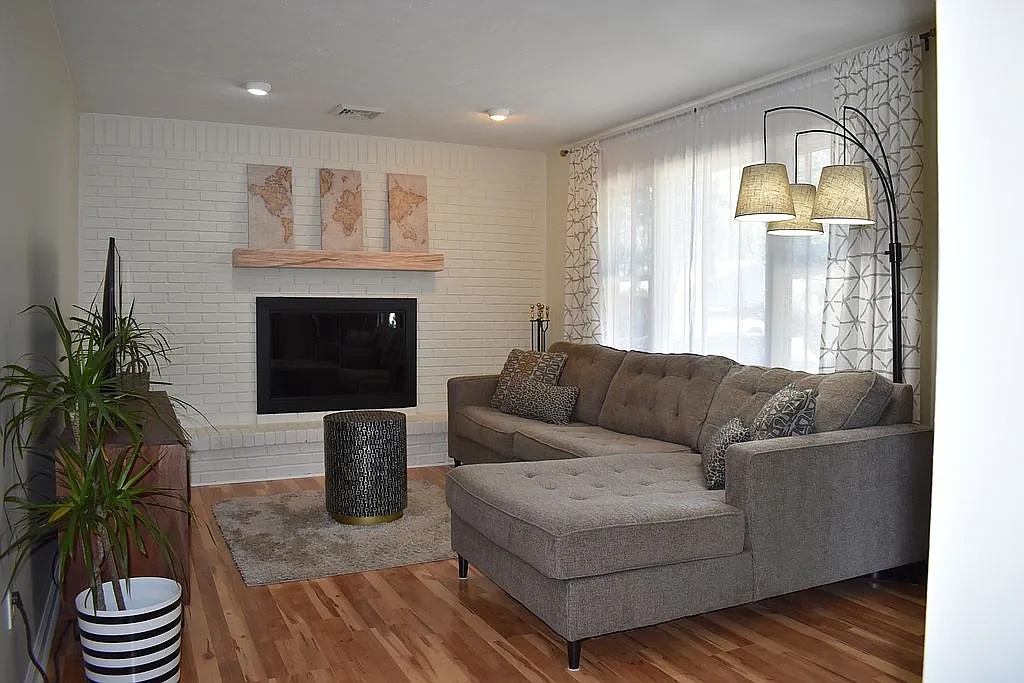 203 William St photo 1