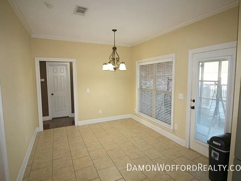 614 Oak Park Cir — Photo 13