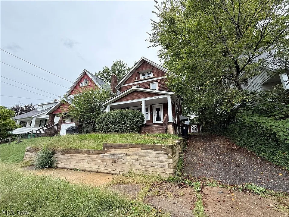 897 Polk Ave
