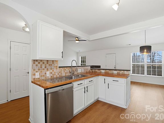 4th image of 4109 Parkdale Dr