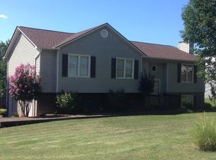 607 Steeplechase Dr, Johnson City, TN 37601