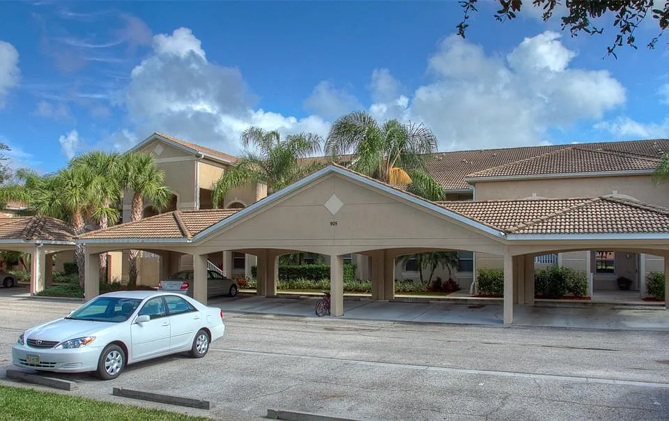 905 Fairway Cove Ln #205