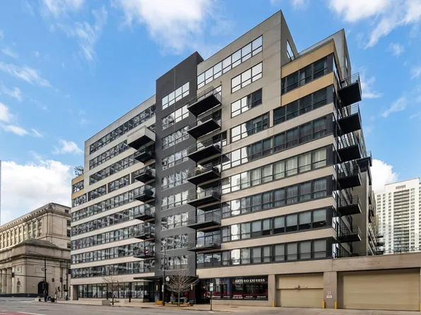 130 S Canal St APT 9J, Chicago, IL 60606