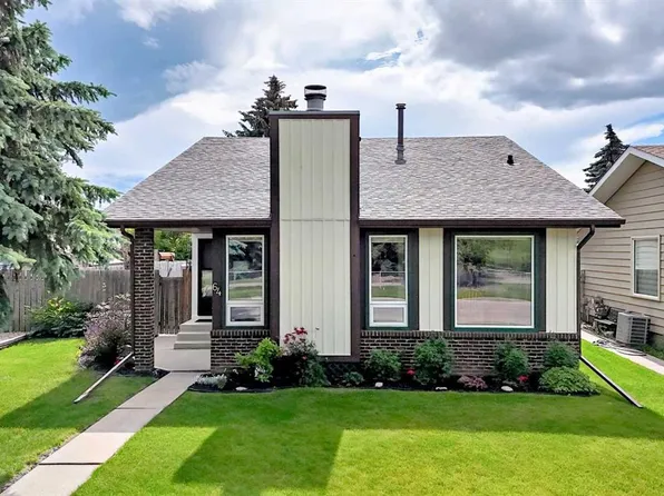 64 E Cornett Dr, Red Deer, AB T4P 2G7
