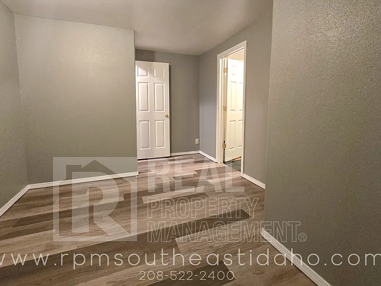 2803 E Chasewood Dr — Photo 27