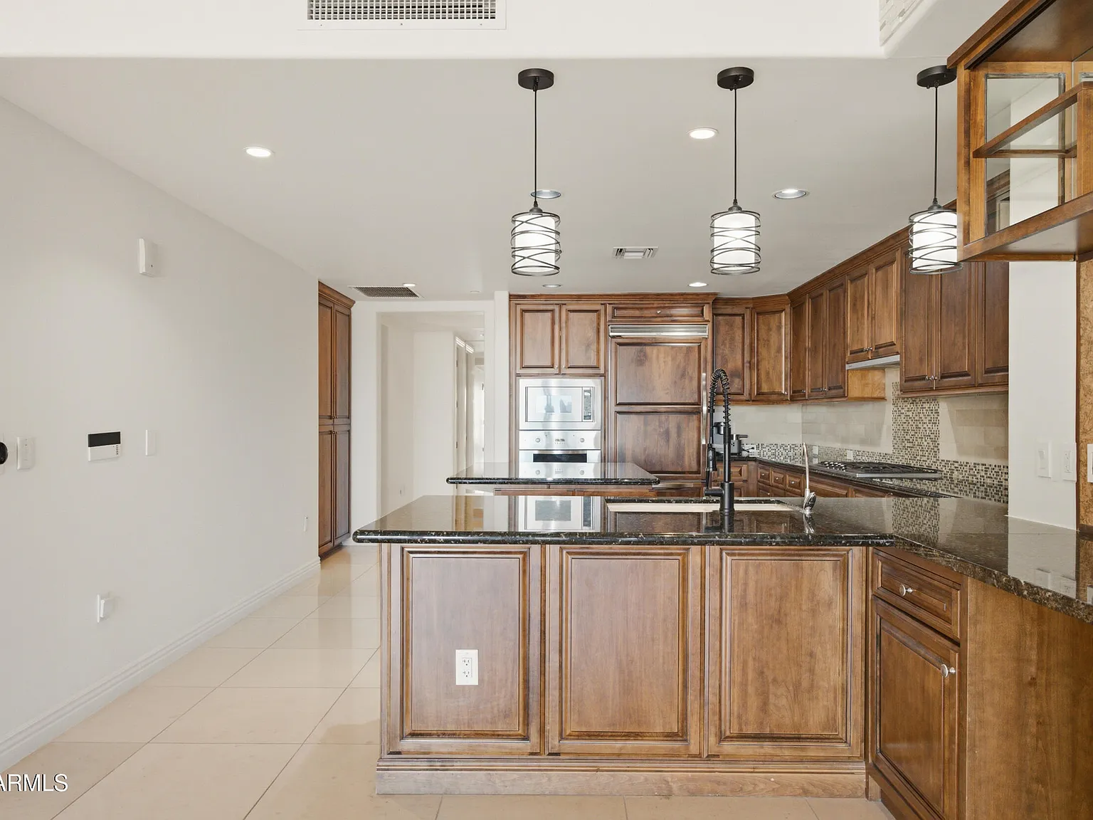 2 bed, 2.5 bath, 2102 sqft, $7,200 — Photo 4