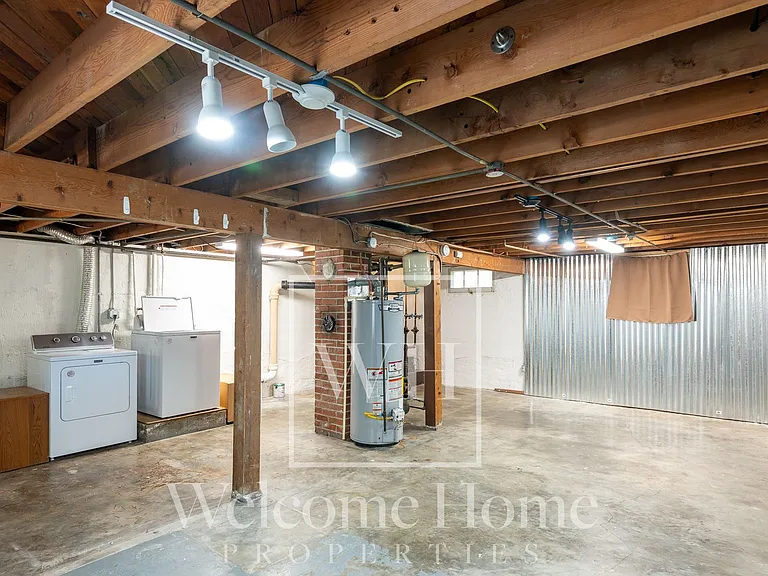 627 E Maple St — Photo 23
