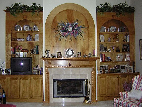 Great Rm, Frplc, Built-ins