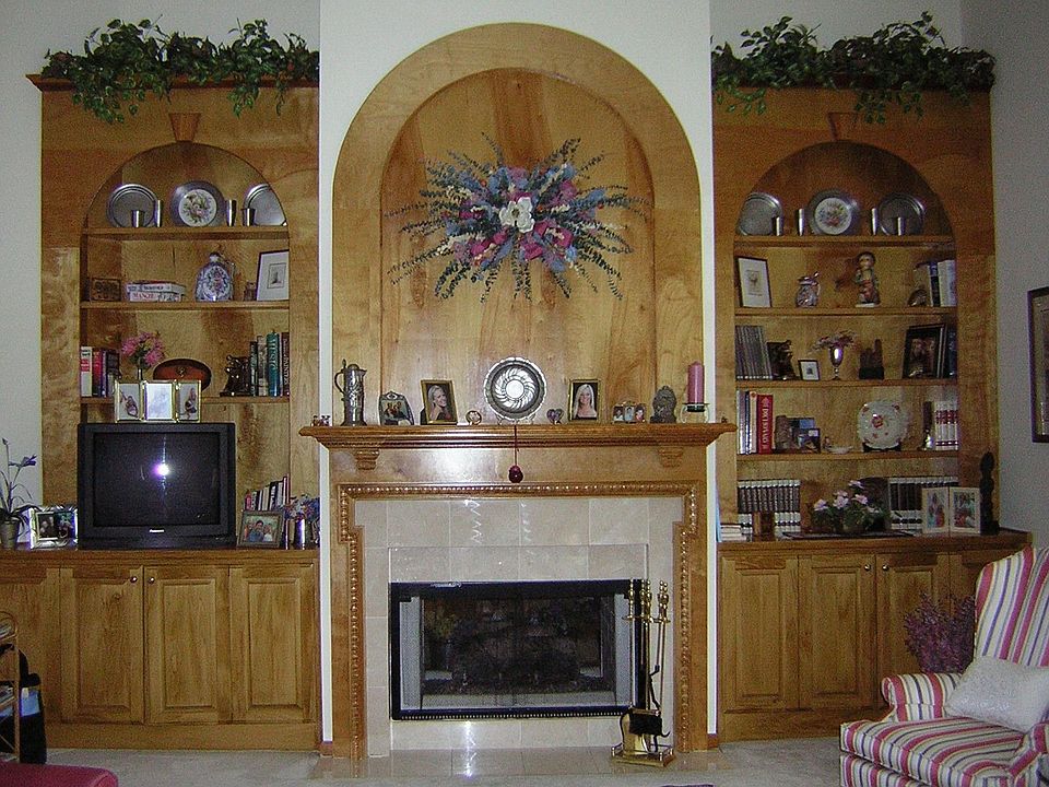 Great Rm, Frplc, Built-ins
