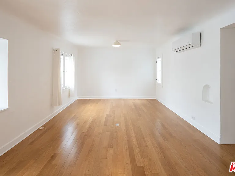 734 Pier Ave — Photo 6