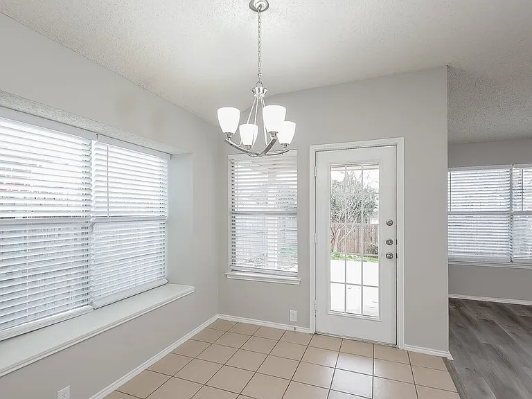 833 Lariat Dr — Photo 6