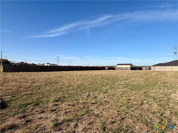 5107 Hollow Dr, Salado, TX 76571