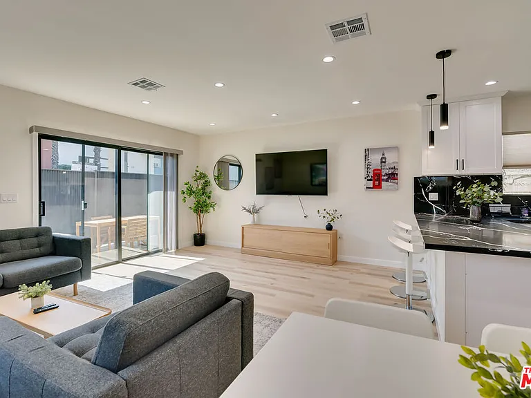 918 N San Vicente Blvd #B — Photo 5