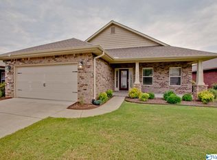 3003 Hampstead Dr, Owens Cross Roads, AL 35763