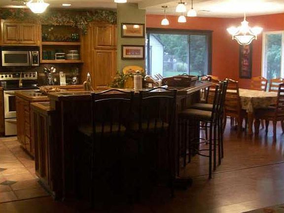 2nd image of 1337 N Greenway Dr