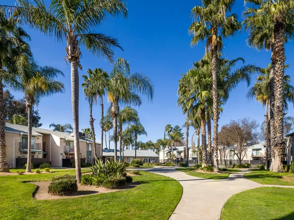 San Tropez Apartments