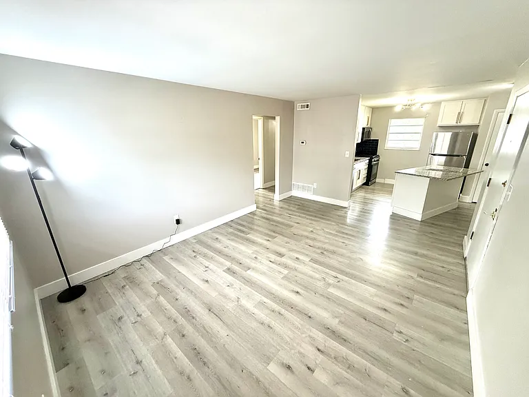 1541 Glenn Ave — Photo 9