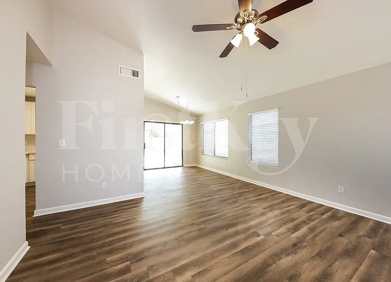 3145 W Crest Ln — Photo 3