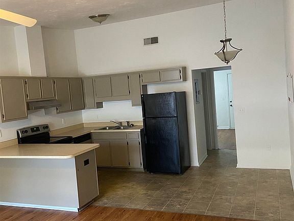 5th image of 214 White Dr