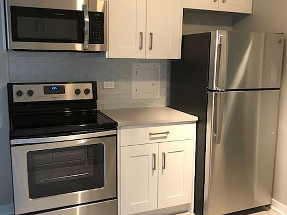 2nd image of 4509 N Greenview Ave APT 2W