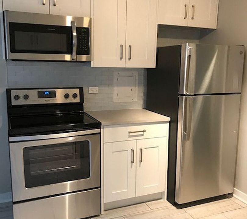 1st image of 4505 N Greenview Ave #2W