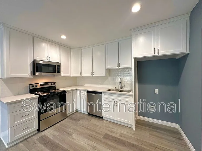 1716-1718 1/2 W 49th St #1718-2/3 — Photo 2