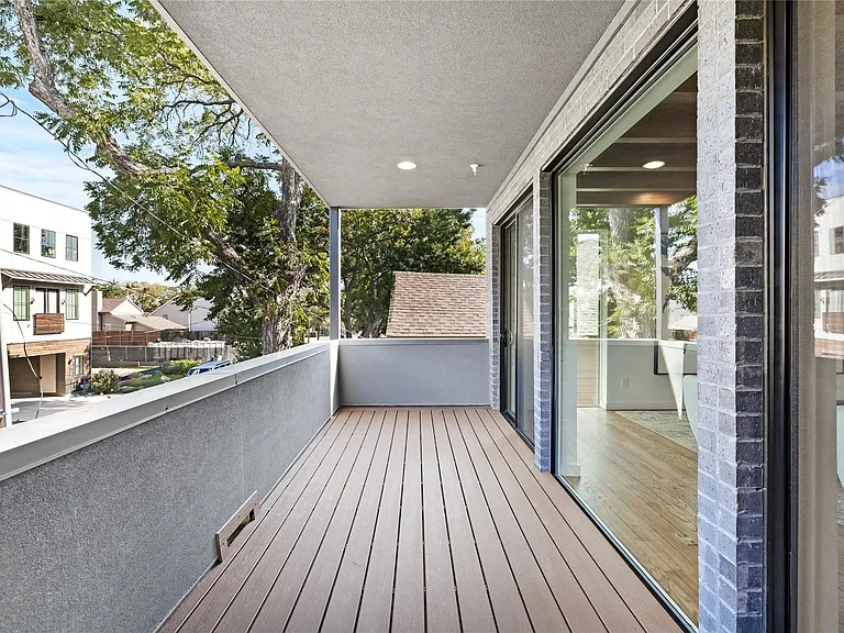 1529 Villars St — Photo 22