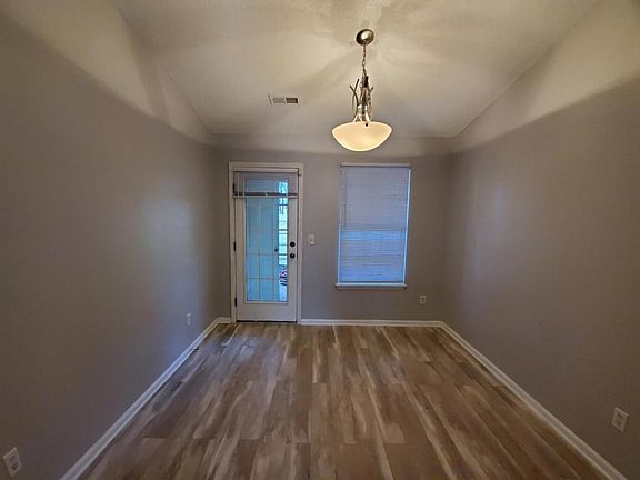 5th image of 3320 Moseley Dr #A