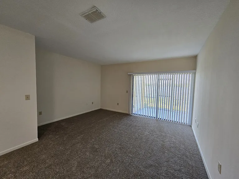 Glenncove Apartment Townhomes — Photo 10