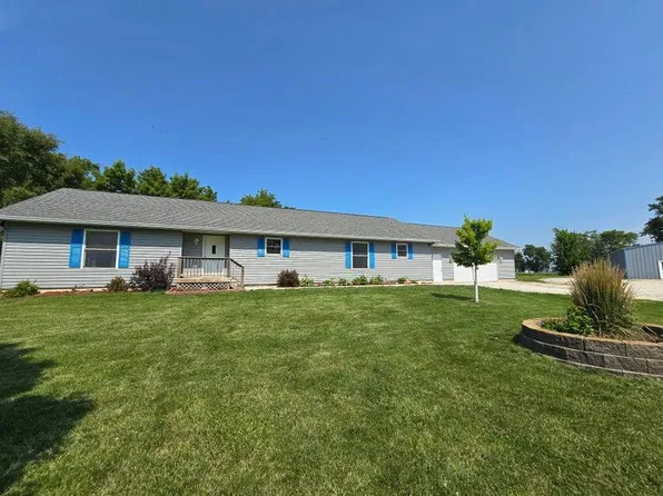 205 2nd St E, Grand Junction, IA 50107