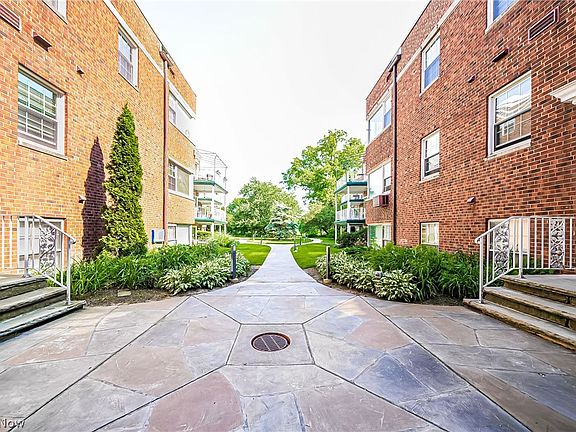 4th image of 19901 Van Aken Blvd #102-A