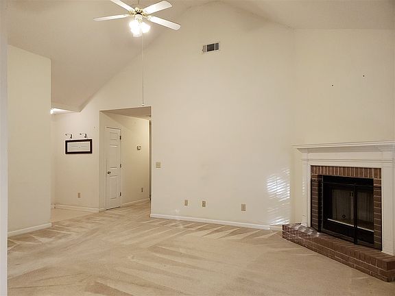 4th image of 113 Laramie Dr