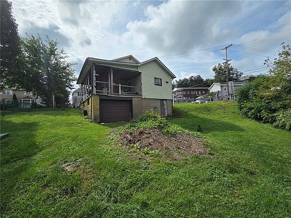 3rd image of 417 Bairdford Rd W