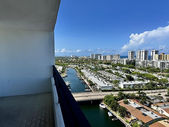 4th image of 2500 Parkview Drive #1802