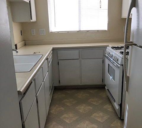 4th image of 7321 Girard Dr