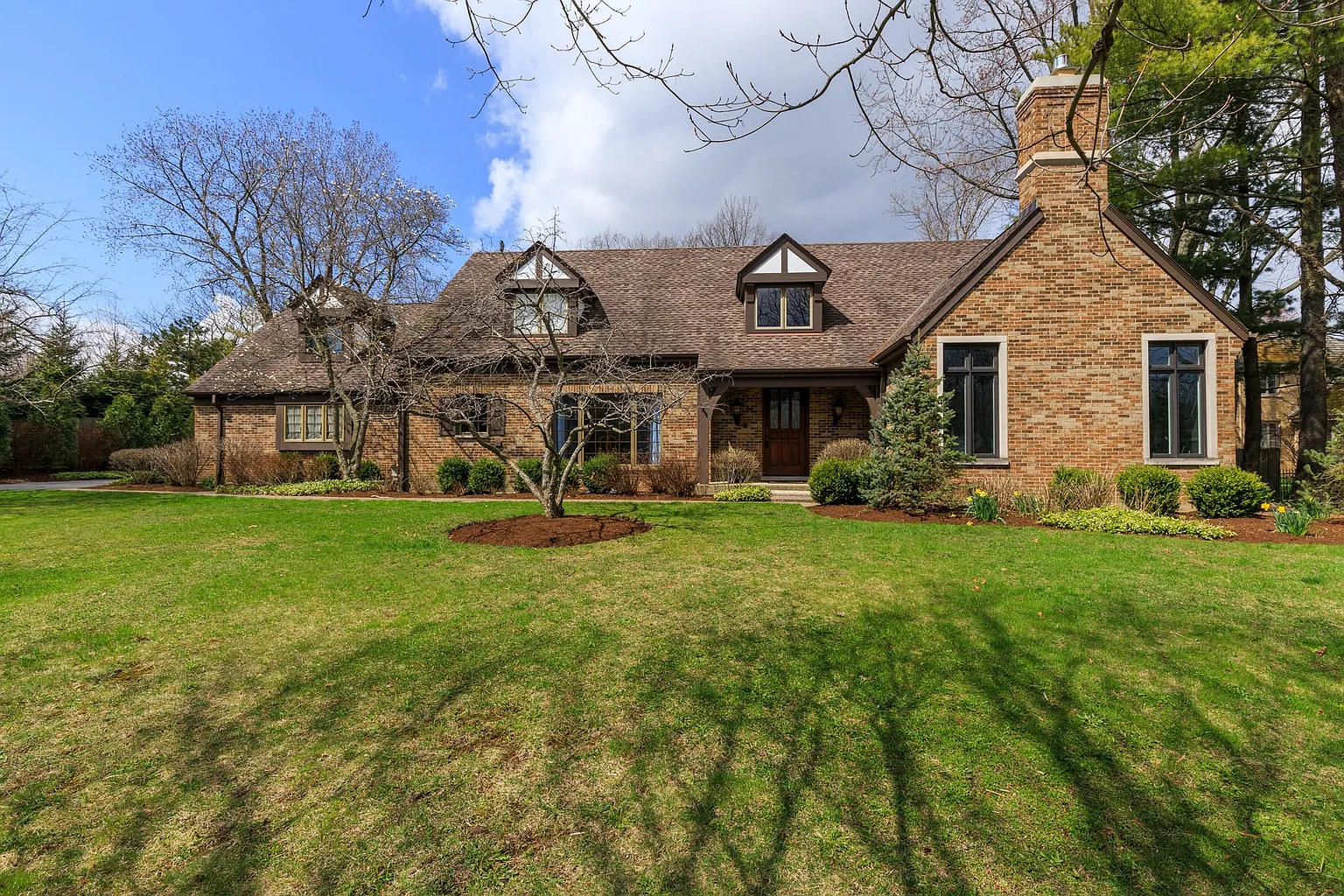 448 Douglas Dr photo 1