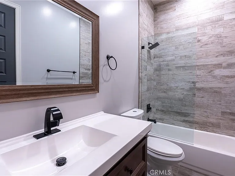 6940 Peach Ave — Photo 34
