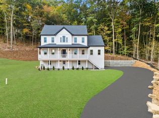25 Oakwood Dr, Webster, MA 01570