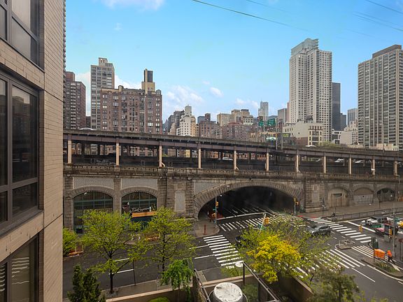 5th image of 401 E 60th St APT 5B