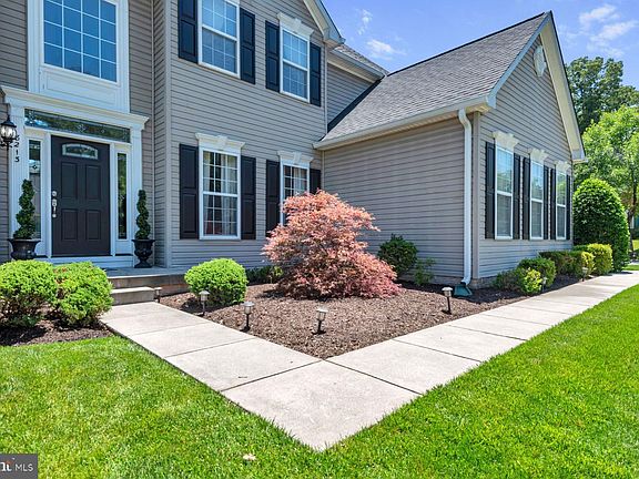 4th image of 8213 Whitebark Ln