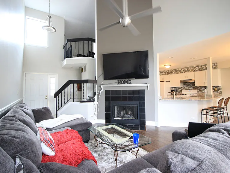1488 Club Dr #4 — Photo 4