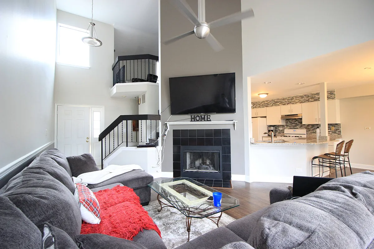 Building Photo - 1488 Club Dr #4