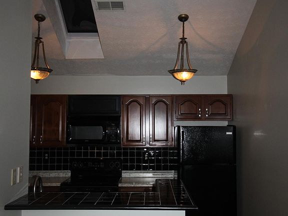 3rd image of 4252 Canterbury Green Way