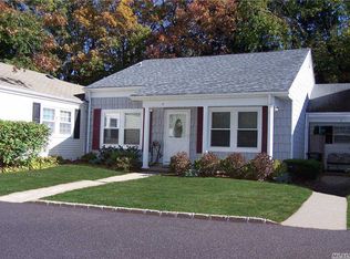 5 Freedom Ln, Coram, NY 11727