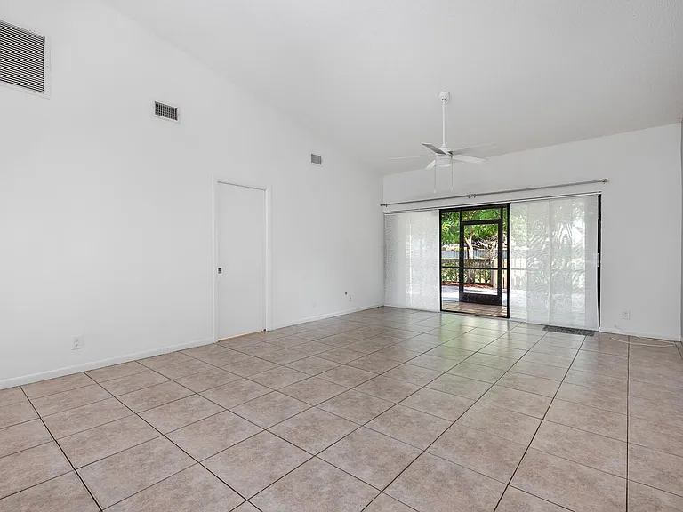 1013 NW 53rd St — Photo 17